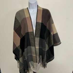 Simply Noelle Checkered Fringe Wrap